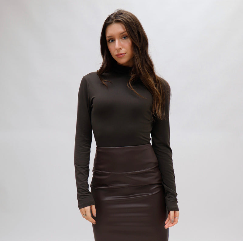 SARAH T NECK DK. CHOC