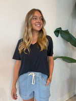 PIMA COTTON BLEND V-NECK TEE NAVY
