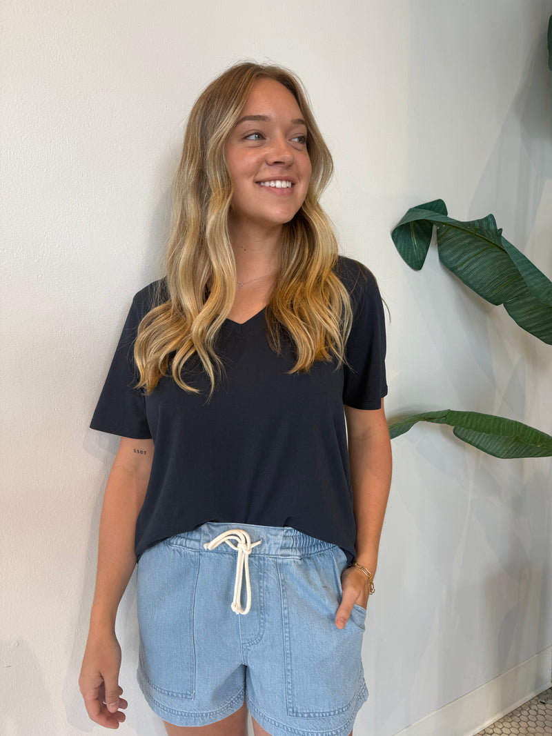 PIMA COTTON BLEND V-NECK TEE NAVY