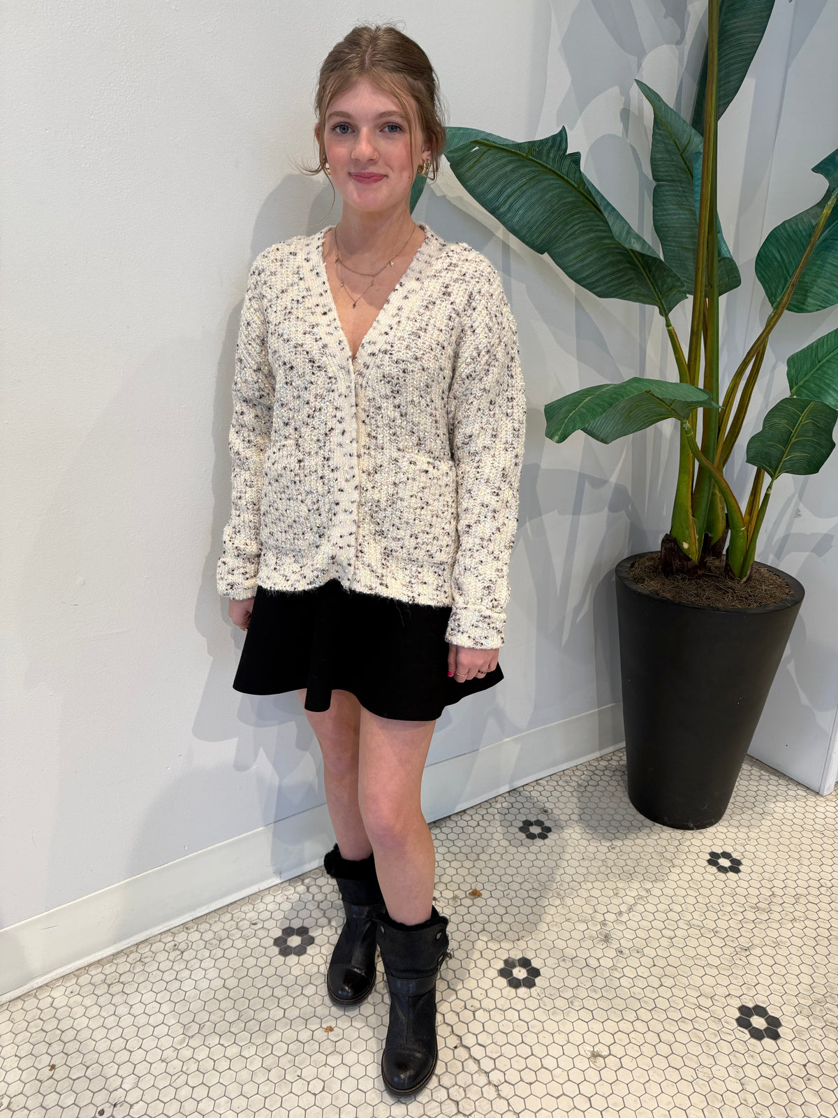 NEDI VNECK CARDIGAN CREAM