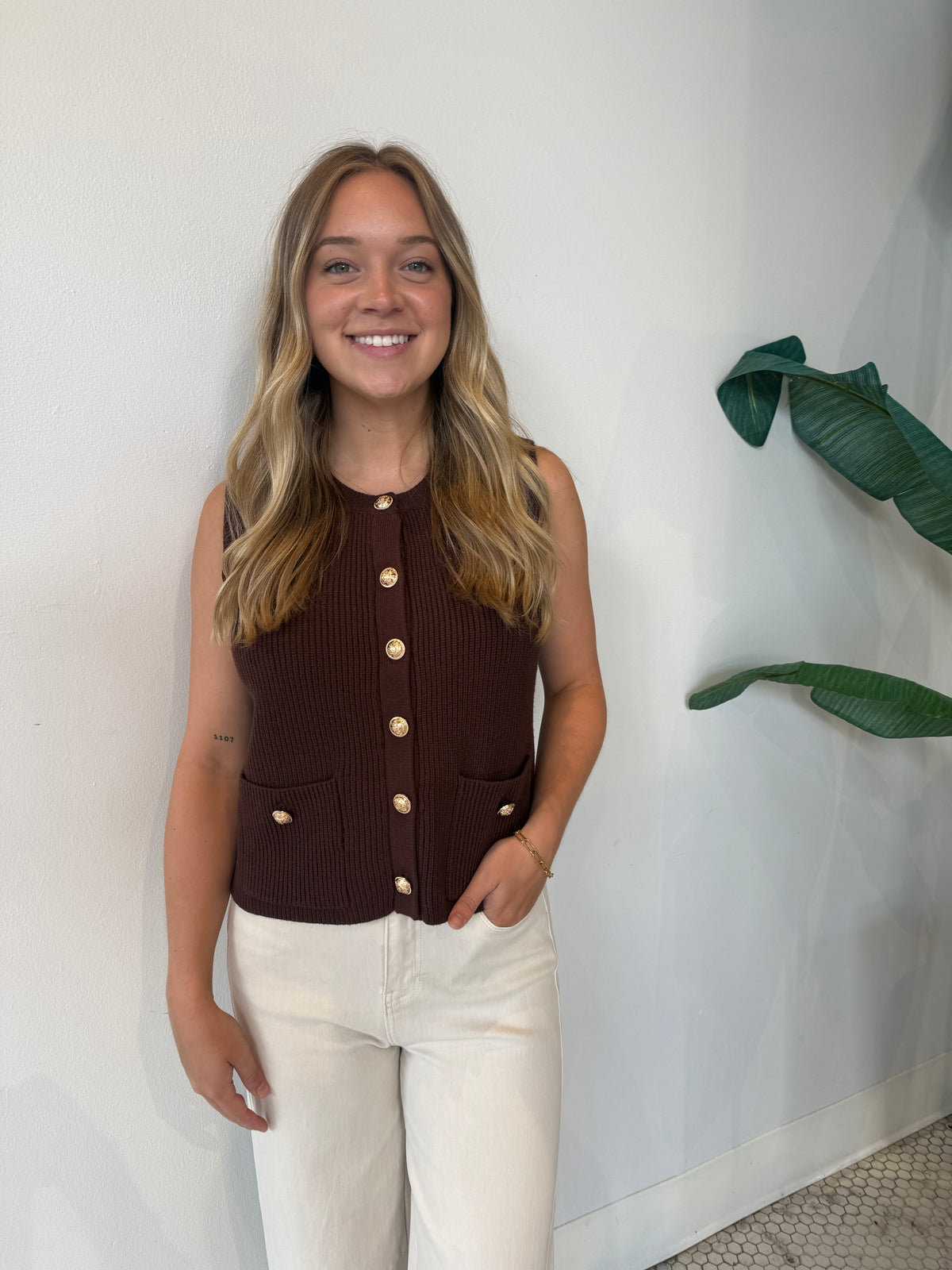 ALIYA SWEATER VEST CHOCOLATE