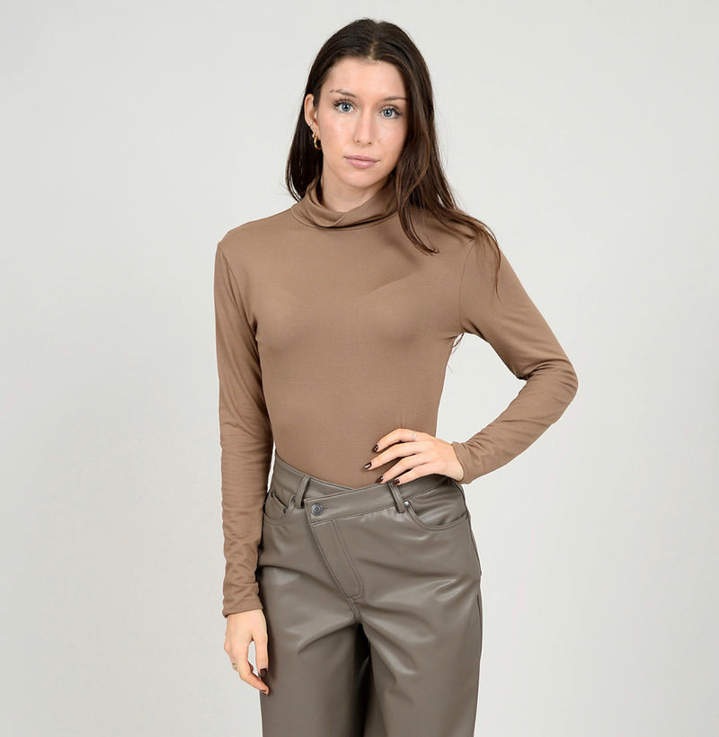 SARAH T NECK WALNUT