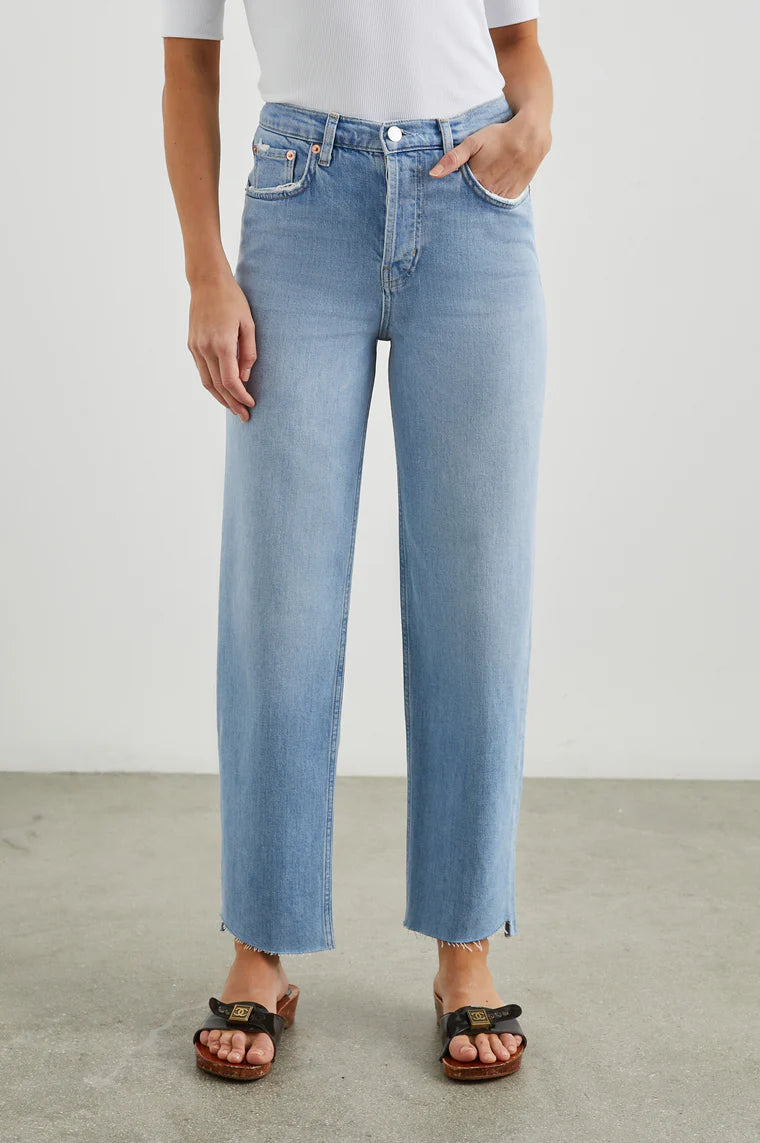 TOPANGA CROP BLUE STEM HEM JEANS