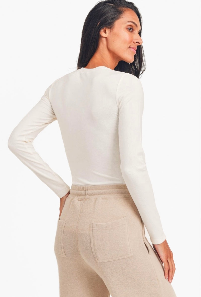 ESSENTIAL ATHLEISURE TOP IVORY