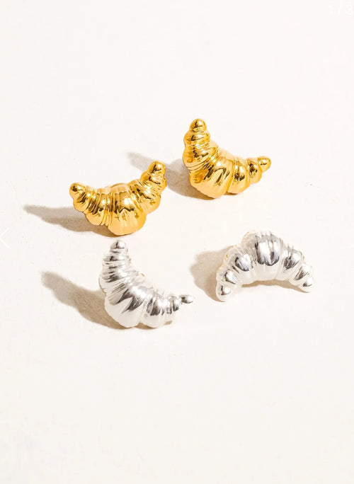 PETITE CROISSANT STUD EARRINGS GOLD